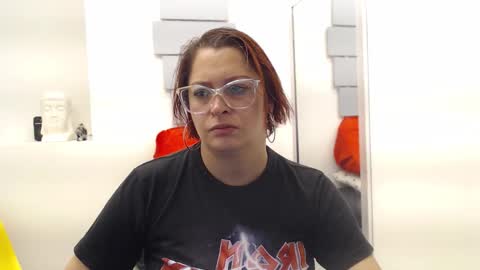 Snapshot of evatwiss chatting on 11.06.25 Eva Twiss online show from 11.06.25