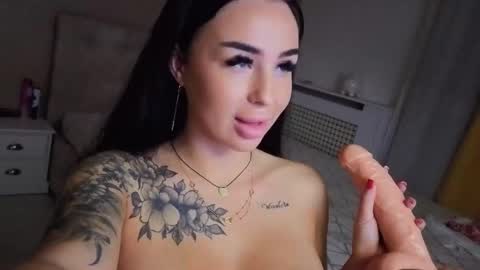 Snapshot of evaxrose chatting on 09.26.25 Eva online show from 09.26.25