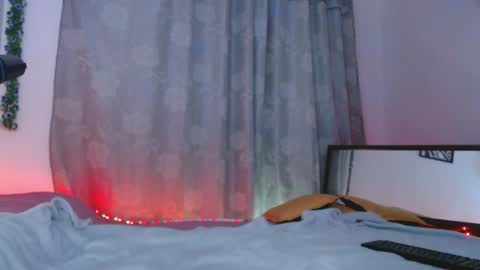 Eve Blue  friends. IG eve blue77 TW EveBlue 1 OF eveblue7 online show from 12.31.24