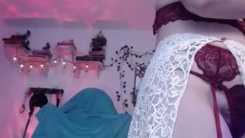 Eve Blue  friends. IG eve blue77 TW EveBlue 1 OF eveblue7 online show from 09.18.25