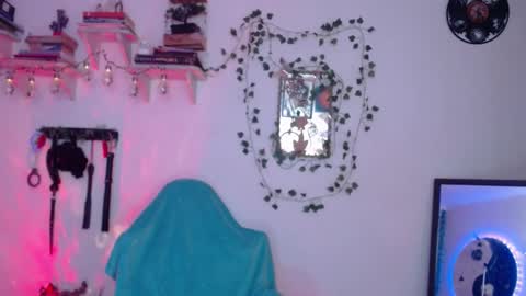 Eve Blue  friends. IG eve blue77 TW EveBlue 1 OF eveblue7 online show from 10.07.25