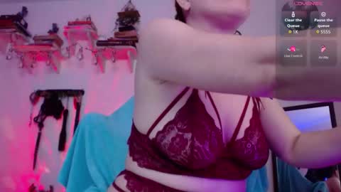 Eve Blue  friends. IG eve blue77 TW EveBlue 1 OF eveblue7 online show from 11.24.25