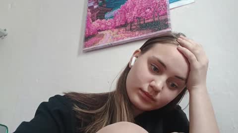 Snapshot of eveliaballiett chatting on 03.12.26 Noor online show from 03.12.26