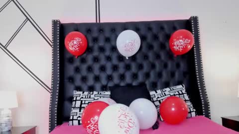 Snapshot of evelin_diaz_ chatting on 02.14.25 Evelin online show from 02.14.25