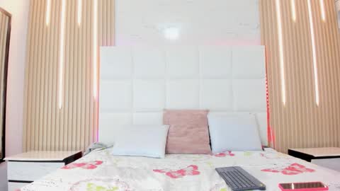 Snapshot of evelin_diaz_ chatting on 11.23.25 Evelin online show from 11.23.25