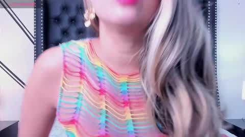 Snapshot of evelin_diaz_ chatting on 12.01.25 Evelin online show from 12.01.25