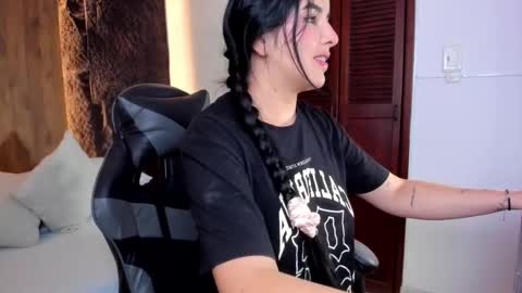 E V E L I N online show from 09.12.25