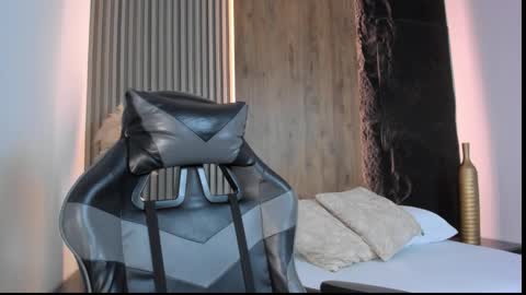 E V E L I N online show from 02.24.26