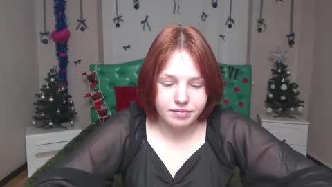 Snapshot of evelinaredfox chatting on 12.15.25 EvelinaRedfox online show from 12.15.25