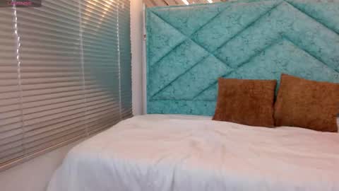 Eveline  online show from 02.27.25