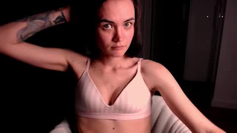 Snapshot of evelyn_gg chatting on 11.05.25 Evelyn online show from 11.05.25