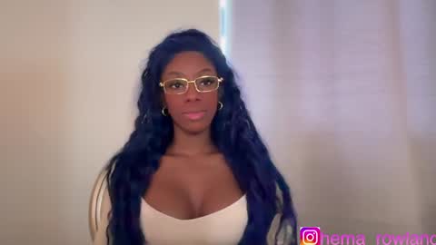 E V E L Y N  online show from 12.21.24