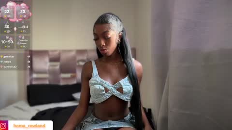 E V E L Y N  online show from 01.24.25