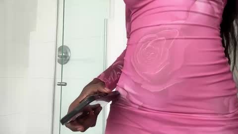 E V E L Y N  online show from 02.25.25