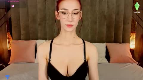 evelyn rush1 online show from 10.27.25