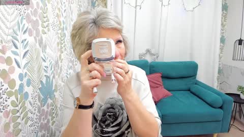 Evelyn online show from 12.25.24