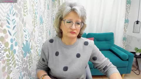 Evelyn online show from 02.11.25