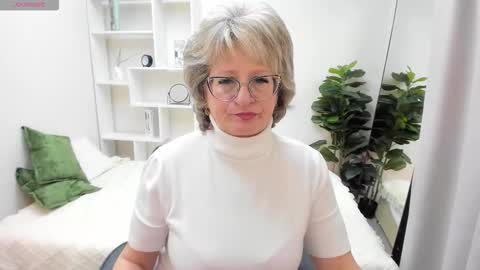 Evelyn online show from 10.14.25