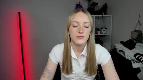 evelynblond online show from 04.17.26