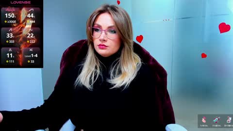 Snapshot of evelyne_rose chatting on 01.21.25 evelyne_rose online show from 01.21.25