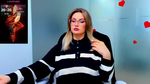 Snapshot of evelyne_rose chatting on 01.22.25 evelyne_rose online show from 01.22.25