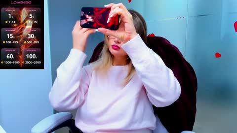 Snapshot of evelyne_rose chatting on 01.23.25 evelyne_rose online show from 01.23.25