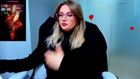 Snapshot of evelyne_rose chatting on 02.12.25 evelyne_rose online show from 02.12.25