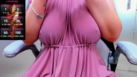 Snapshot of evelyne_rose chatting on 02.14.25 evelyne_rose online show from 02.14.25