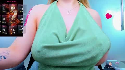 Snapshot of evelyne_rose chatting on 02.20.25 evelyne_rose online show from 02.20.25