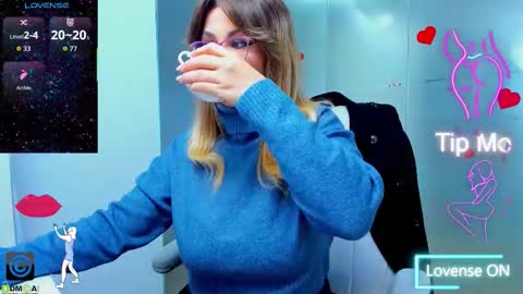 Snapshot of evelyne_rose chatting on 10.11.25 evelyne_rose online show from 10.11.25