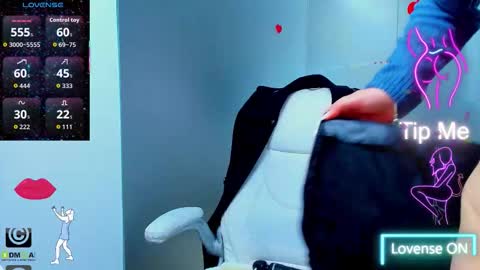 Snapshot of evelyne_rose chatting on 11.20.25 evelyne_rose online show from 11.20.25