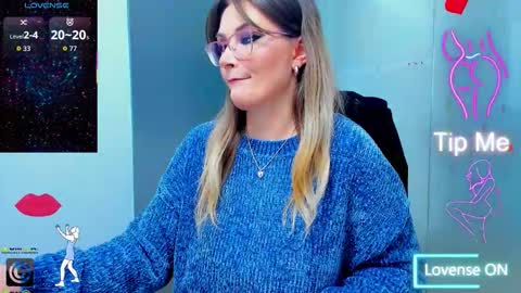 Snapshot of evelyne_rose chatting on 11.22.25 evelyne_rose online show from 11.22.25