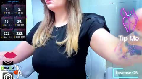 Snapshot of evelyne_rose chatting on 05.29.26 evelyne_rose online show from 05.29.26
