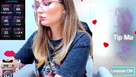 Snapshot of evelyne_rose chatting on 06.13.26 evelyne_rose online show from 06.13.26