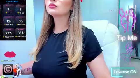 Snapshot of evelyne_rose chatting on 07.05.26 evelyne_rose online show from 07.05.26