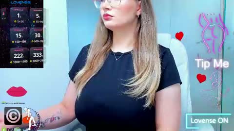 Snapshot of evelyne_rose chatting on 08.02.26 evelyne_rose online show from 08.02.26