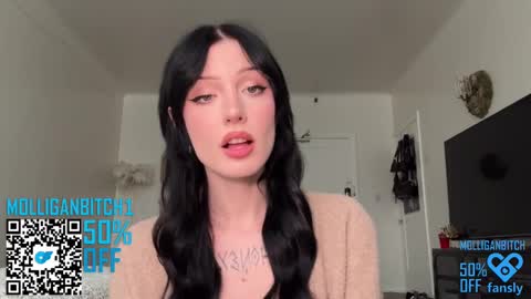 Snapshot of evelynforever chatting on 02.12.25 Evelyn online show from 02.12.25