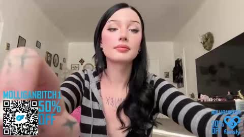 Snapshot of evelynforever chatting on 12.17.25 Evelyn online show from 12.17.25