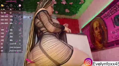 evelyn Foxx new account online show from 10.26.25