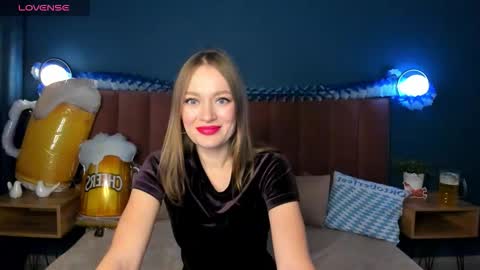 Snapshot of evelynpoole chatting on 09.30.25 Evelyn online show from 09.30.25