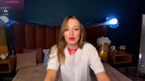 Snapshot of evelynpoole chatting on 10.05.25 Evelyn online show from 10.05.25