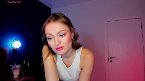 Snapshot of evelynpoole chatting on 10.12.25 Evelyn online show from 10.12.25