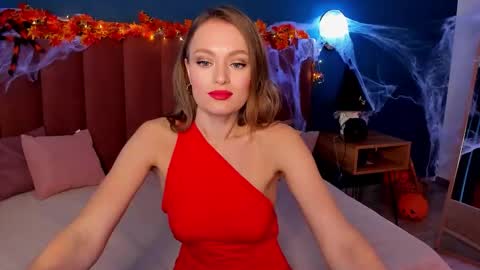 Snapshot of evelynpoole chatting on 10.25.25 Evelyn online show from 10.25.25