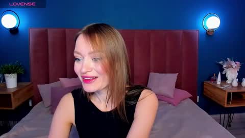 Snapshot of evelynpoole chatting on 12.01.25 Evelyn online show from 12.01.25