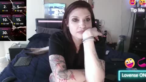 Snapshot of everleighlux chatting on 04.30.26 Aly online show from 04.30.26