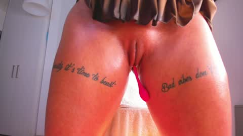 Snapshot of eves_bodyxxx chatting on 01.31.25 Sensation Body online show from 01.31.25