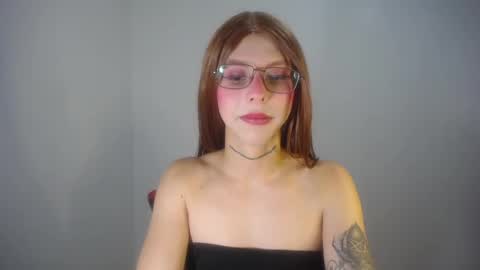 Snapshot of evi_kitty chatting on 03.05.25 Evi online show from 03.05.25