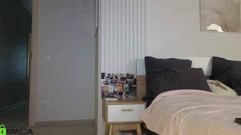 evi_woow online show from 02.04.25