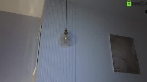 evi_woow online show from 02.15.25