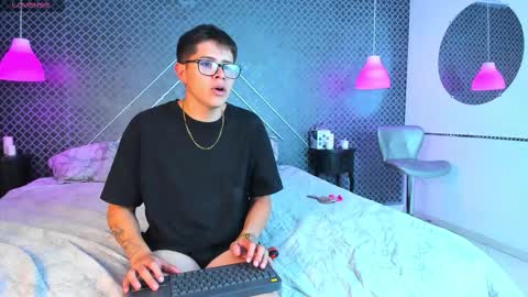 Snapshot of evie_demn chatting on 02.20.26 Evie Denm online show from 02.20.26